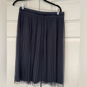 Banana Republic pleated navy skirt size 6.